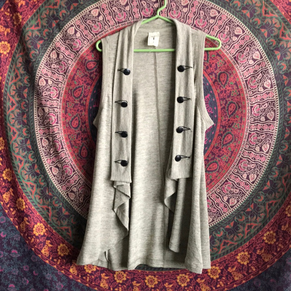 Sleeveless cardigan